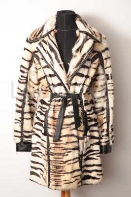 Стильное меховое пальто из козлика Roberto Cavalli.