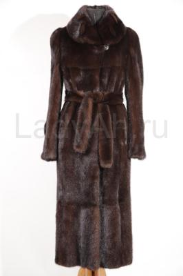 Норковое пальто с поясом и декоративными элементами, цвет махагон.