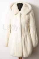 Норковая шуба с капюшоном, фасон тюльпан, цвет жемчуг