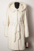 Новая норковая шуба с капюшоном, цвет белый жемчуг, фасон прямой, под меховой пояс.