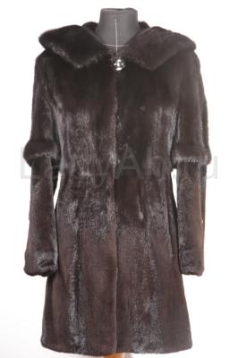Норковая шубка с капюшоном, полустрижка, цвет черно-коричневый.