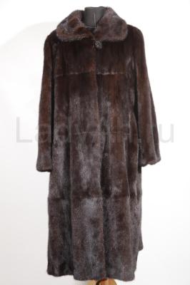 Норковая шуба классического кроя, цвет махагон.