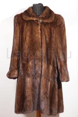 Норковая шуба свободного кроя, цвет орех.