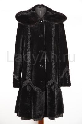 Изумительная мутоновая шуба с капюшоном, с отделкой норкой, кожей и каракулем, цвет черный бриллиант.