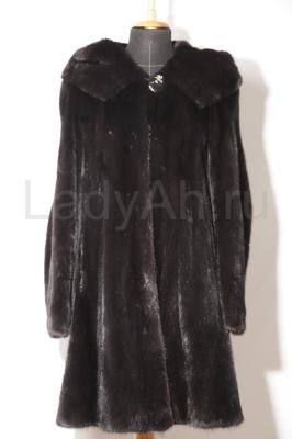 Норковая шуба с капюшоном, фасон трапеция, цвет черный бриллиант.