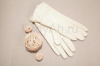 Перчатки из натуральной кожи, цвет молочный.