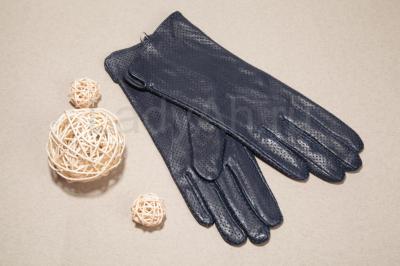 Перчатки из натуральной кожи с перфорацией, цвет синий.