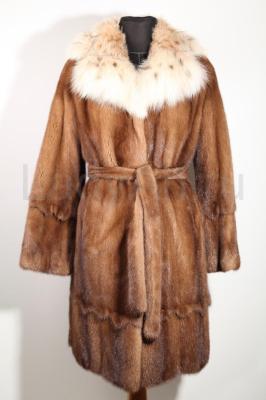 Шикарное норковое пальто с воротником из рыси, цвет орех. 