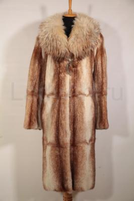 Шуба из норки крестовки, воротник енот.