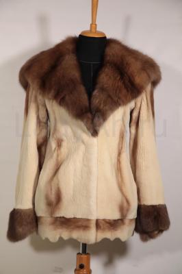 Роскошный норковый полушубок с капюшоном и отделкой из соболя. 