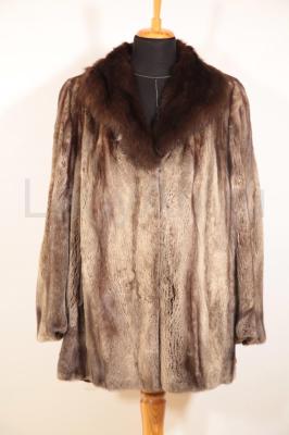 Отличный норковый полушубок с воротником из соболя. 