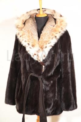 Норковый полушубок в шикарном мехе с капюшоном из рыси.