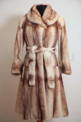 Нарядная и теплая шуба из норки крестовки. 