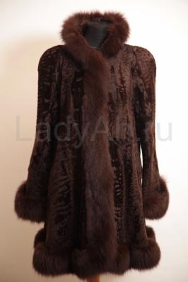 Изысканная шуба из каракульчи с песцовой отделкой. 