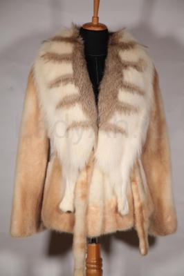Чарующий норковый полушубок с воротником из волка, переход цвета. 