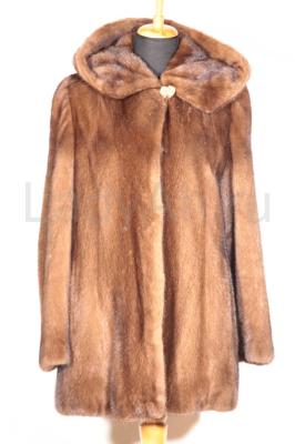 Норковый полушубок с капюшоном, цвет орех. 