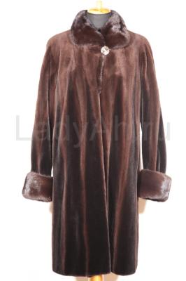 Чарующая шуба из стриженой норки, цвет черно-коричневый. 