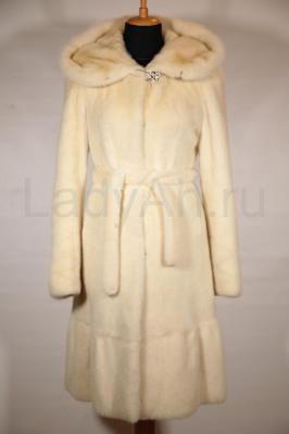 Изящная норковая шуба с капюшоном и поясом, цвет паломино. 
