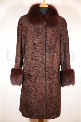 Каракулевая шуба с отделкой из песца. 