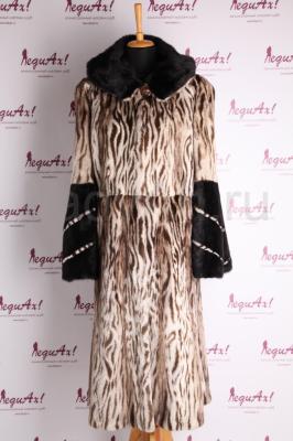 Очаровательная шуба с капюшоном, полустрижка, принт. 