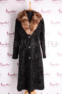 Шуба из каракульчи с воротником из куницы.