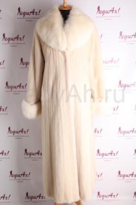 Роскошная норковая шуба с отделкой из полярного песца.