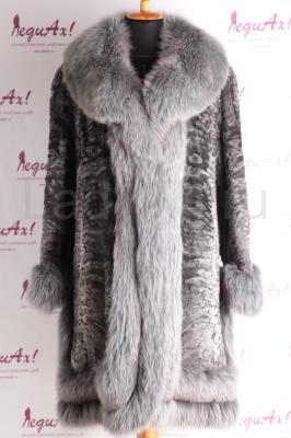 Элегантная шубка из серебристой каракульчи. Отделка песец. Цвет Silver.