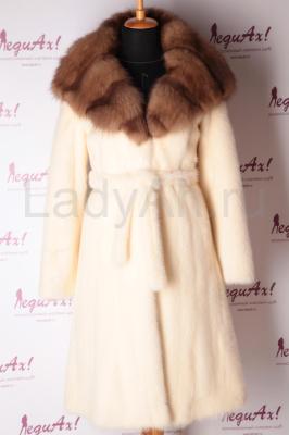 Роскошная норковая шуба с капюшоном из золотого соболя. Цвет шампань.