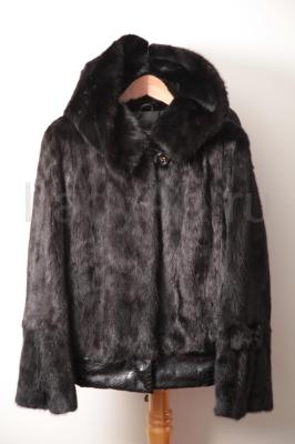 Стильная норковая шубка-куртка с двусторонним норковым капюшоном с декоративной пуговицей, цвет чёрный бриллиант в прекрасном состоянии.