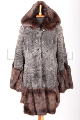 Шуба из серой каракульчи, модель бабочка, капюшон, низ шубки, рукава с отделкой из викуньи