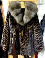 Новый норковый полушубок, фасон летучая мышь, капюшон из куницы, принт Fendi