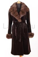 Новое пальто из стриженной норки с воротником и отделкой на рукавах из соболя.